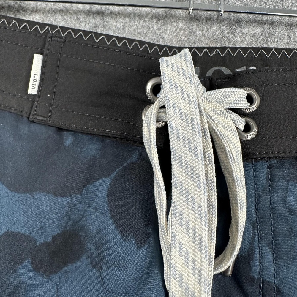 Vuori Shorts Mens 30 Blue Black Camo Cruise Board Short Hybrid Swim V314 - Picture 3 of 13
